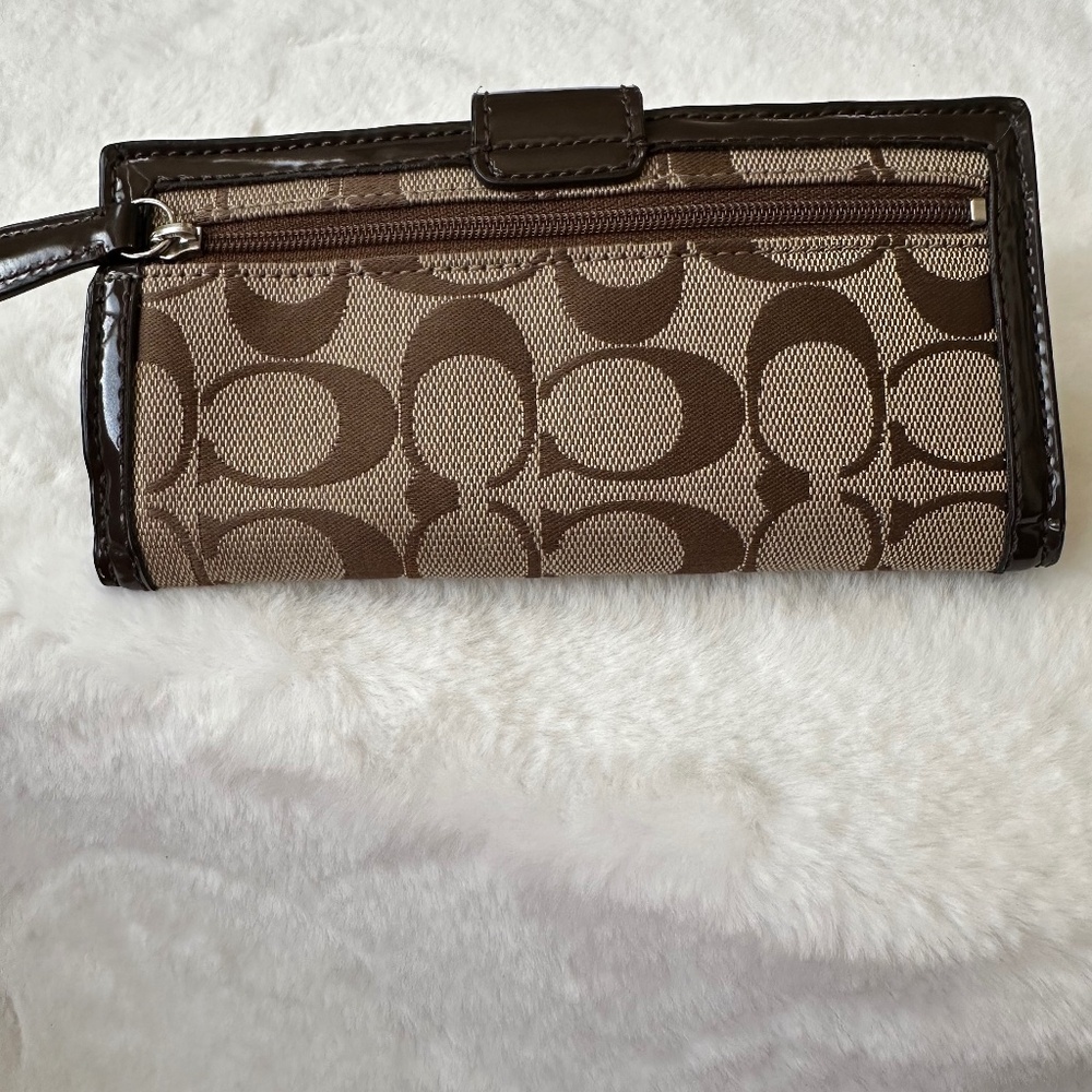 COACH sig c patent leather brown wallet